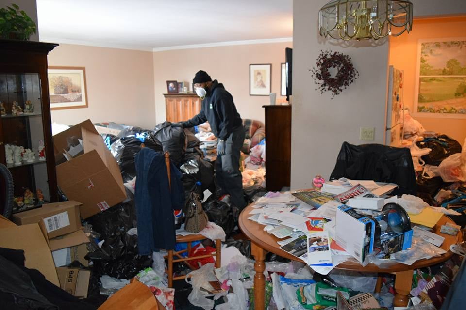 Discover the early warning signs of hoarding and take action before it becomes a serious problem. Learn how Clutter Free Service, with over a decade of experience, can help you maintain a clutter-free home. Read more to find out if you exhibit any of these 10 common hoarding indicators.